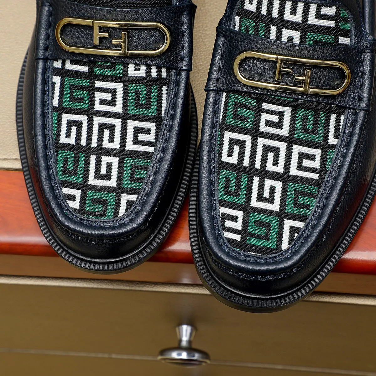 Men's shoes💰460 🕷🕷【FENDI】The latest men's formal leather shoes🇨🇳Classic series not to be missed💯The first layer is made of imported first-layer cowhide☘Original quality, the leather is smooth and delicate🎋The version is awesome, the perfect streamlined outline🍇🐮Leather lining, color, size 38-45...
